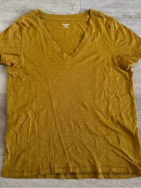 Madewell V-Neck Tee in Soft Slub Mustard Medium Cotton